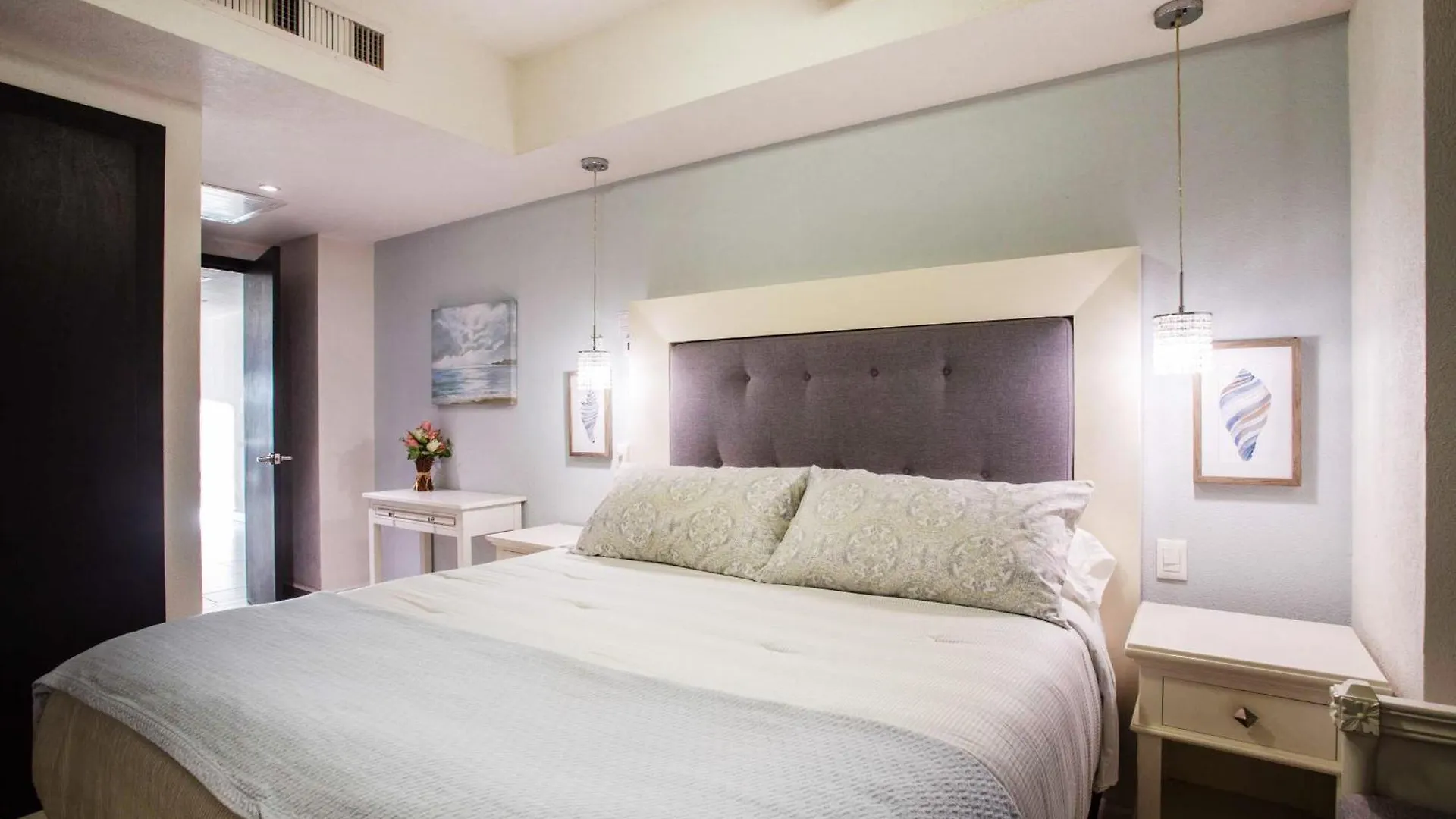 Beachfront 1Br W/ Balcony & Resort-Style Amenities Puerto Vallarta 0*,  Meksika
