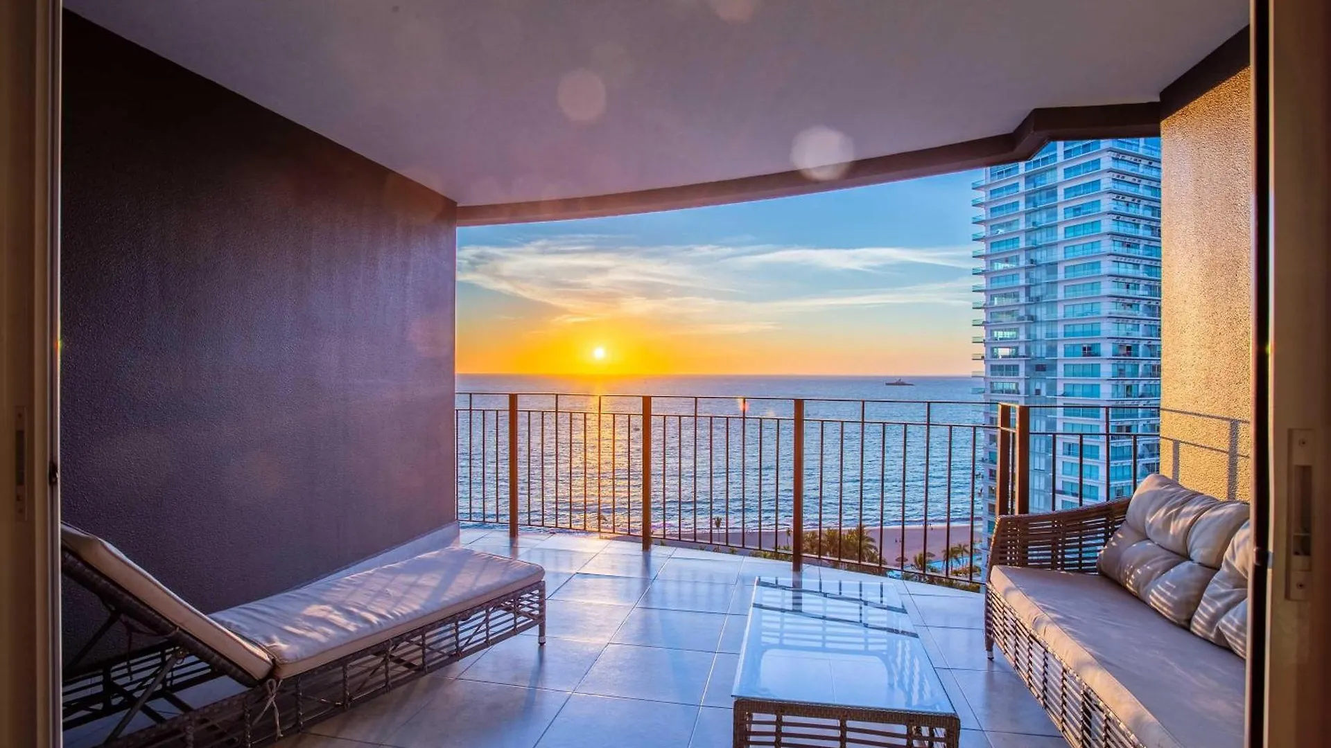 Tatil Evi Beachfront 1Br W/ Balcony & Resort-Style Amenities Puerto Vallarta Meksika