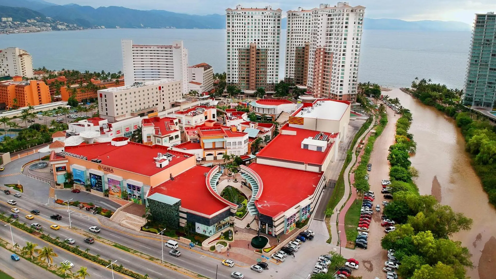 Beachfront 1Br W/ Balcony & Resort-Style Amenities 巴亞爾塔港